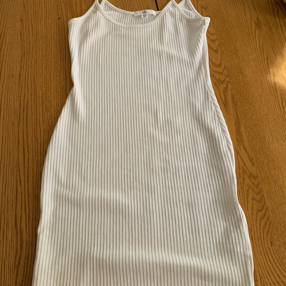 1 mini dress for one great price! dress is size 6. Missguided brand